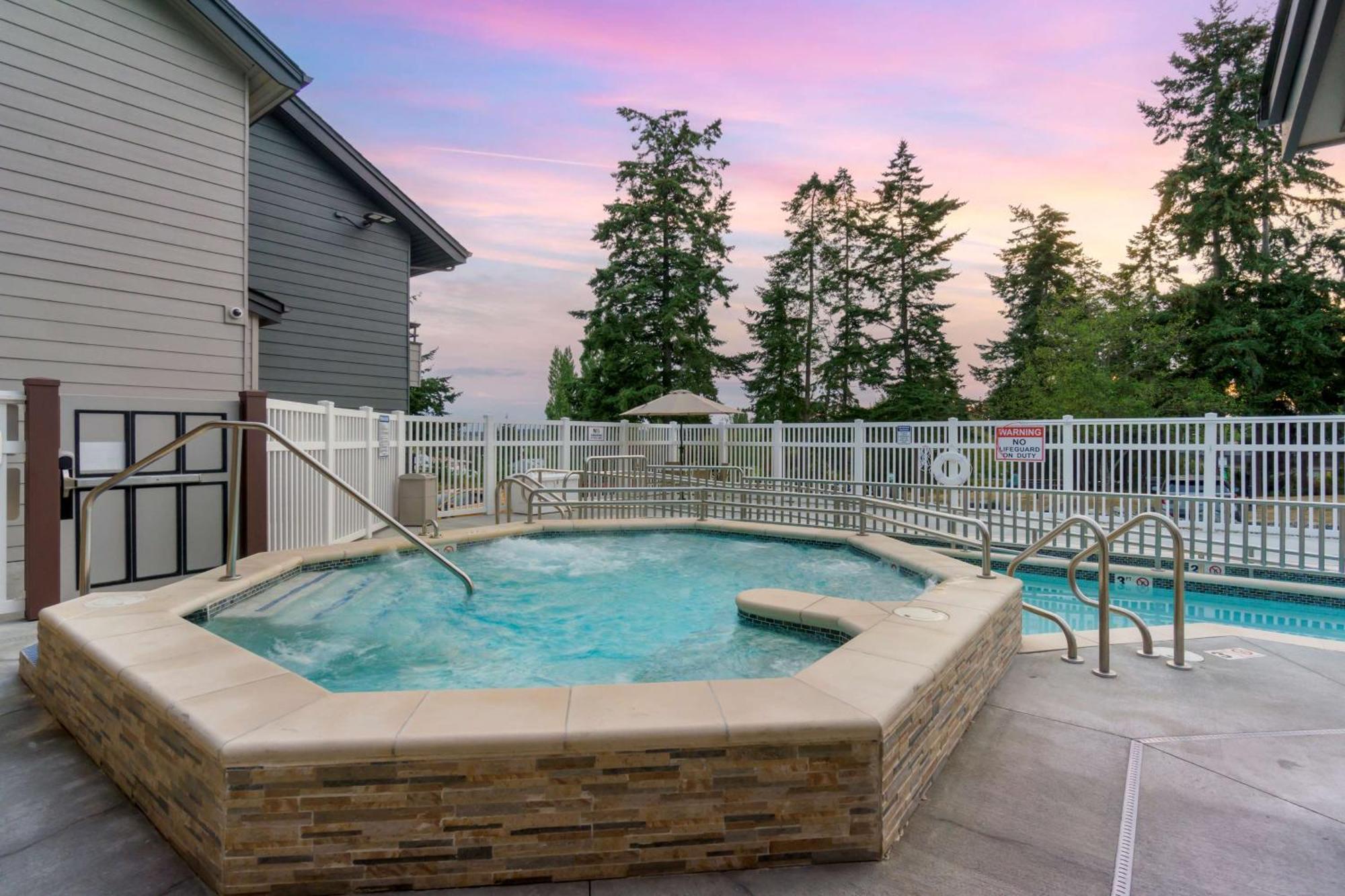 Best Western Plus Oak Harbor Hotel And Conference Center Exterior foto