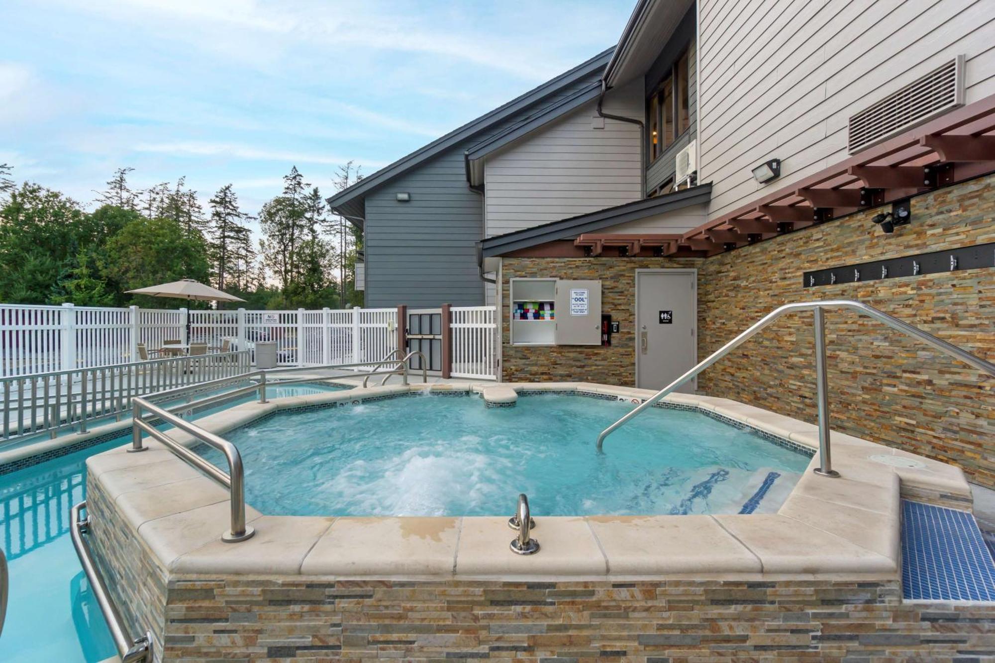 Best Western Plus Oak Harbor Hotel And Conference Center Exterior foto